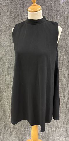 HOLLY BRACKEN - Robe chasuble sans manche noir. Taille unique 