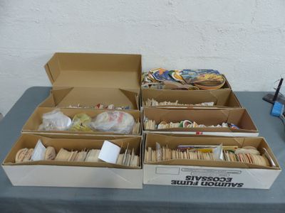 Un fort lot de SOUS-BOCKS en cartons.