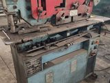a picture of a machine that is sitting in a garage