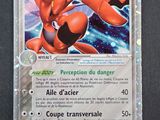gros plan d'une carte pokemon sur une table