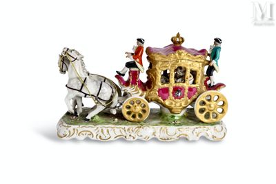 DRESDE Carrosse en porcelaine émaillée polychrome, à décor d…