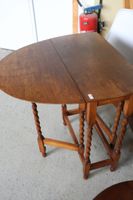 Lot de quatre petits meubles : une table de style Transition… (photo 6)