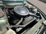 une voiture dont le moteur est situé à l'arrière