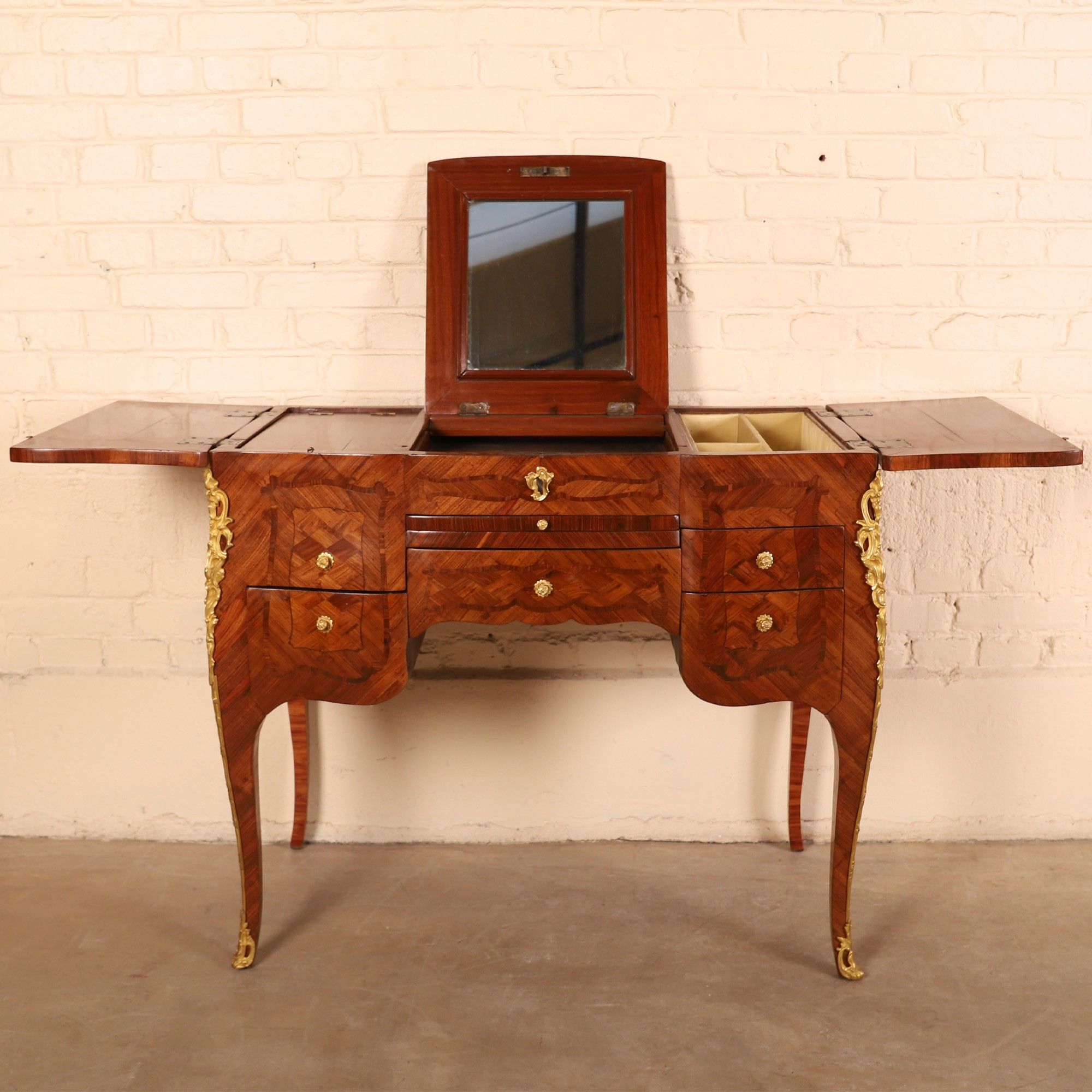 Objets d'art & Curiosités