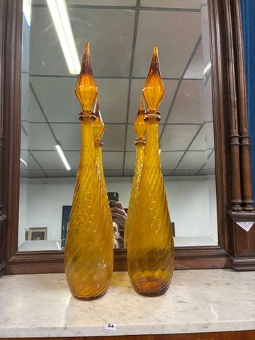 EMPOLI – Italie – Paire de carafes en verre fume orange. Circa 19...