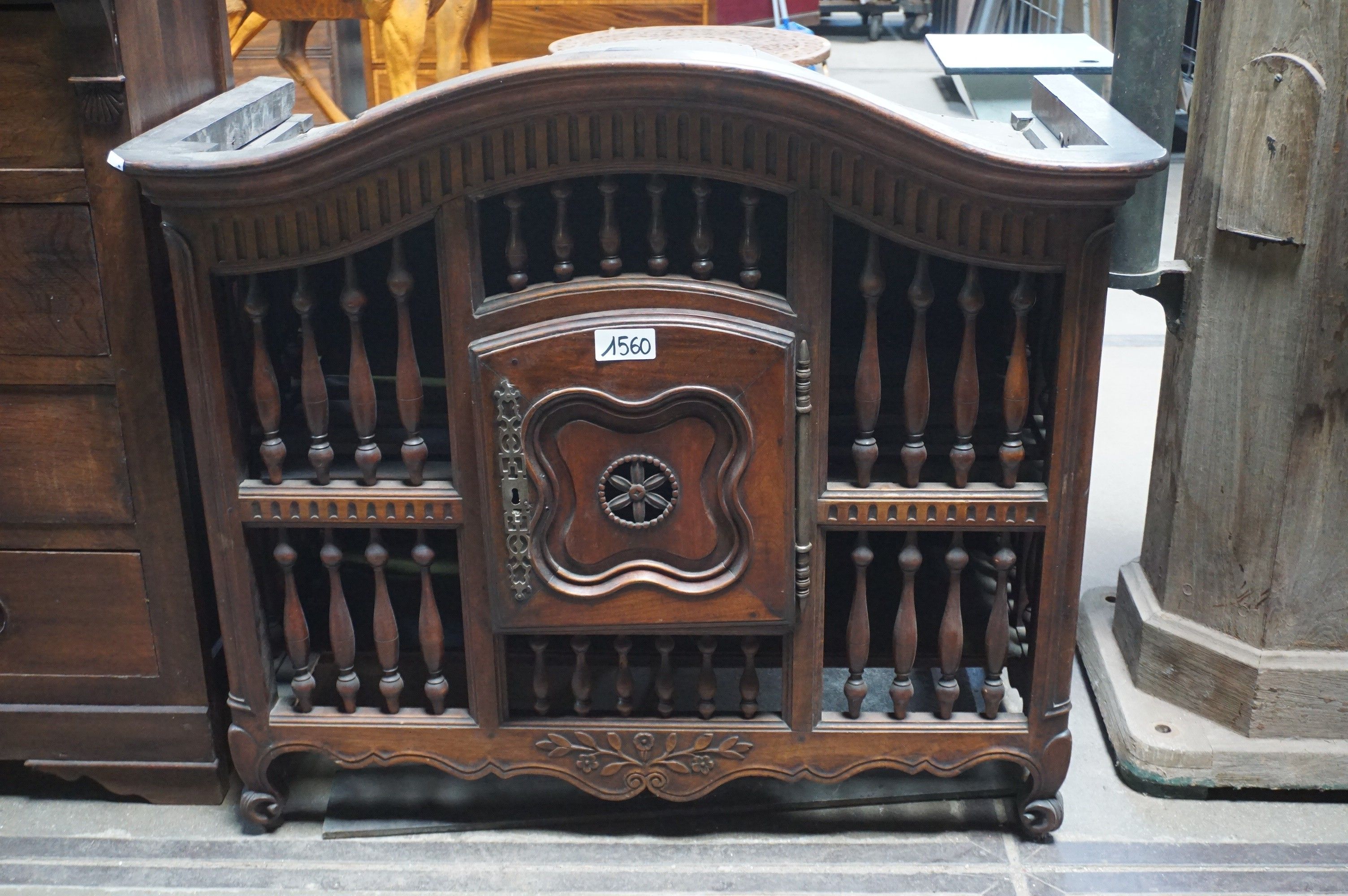 Panetière française ancienne - sculptée - H : 97 cm L : 110 …