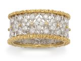 une bague en or sertie d'un diamant, signée Van Cleef