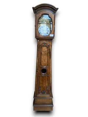 Une horloge de parquet complète.