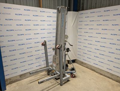 une machine placée au milieu d'une pièce