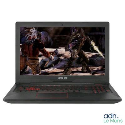 L'ordinateur portable ASUS est ouvert et prêt à l'emploi.