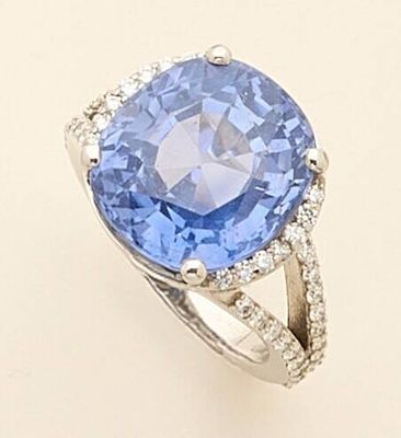 an oval tanzanite and diamond ring
