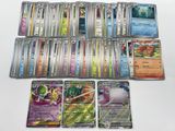 beaucoup de cartes pokemon différentes sur la table
