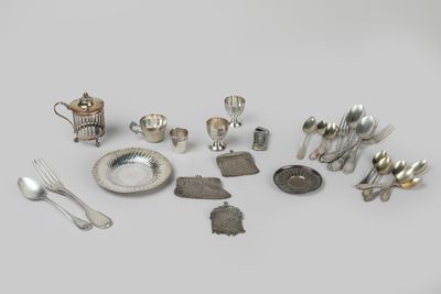 an assortment of silverware including silverware, silverware and silverware