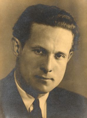 an old photo of a man in a suit and tie