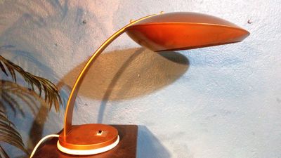 Lampe de bureau en métal doré de marque Aluminor France, modèle UFO av - Photo 1