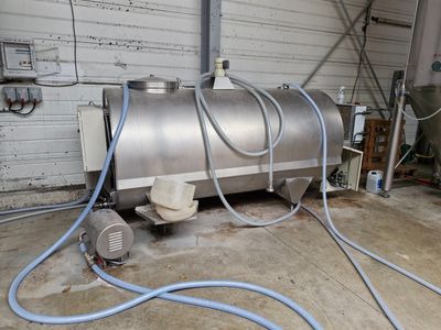 Cuve à lait (tank) JAPY, 2110L avec groupe froid et mélangeu…
