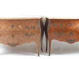 paire de commodes de style Louis XV avec plateau en marbre
