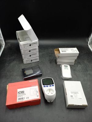 many electronic devices that are sitting on a table