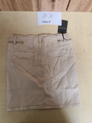 Lot de 144 jupes femme ? Coloris beige avec dtails zipps