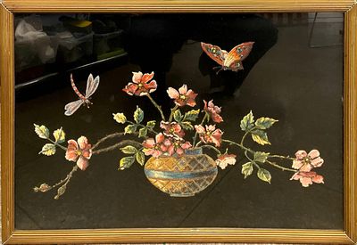 une photo d'un tableau représentant des fleurs et des oiseaux dans un vase