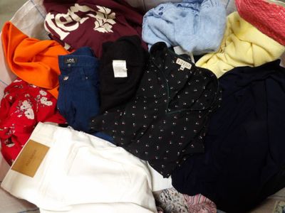 a pile of clothes that is sitting on a couch