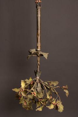 une image représentant un bougeoir orné de fleurs