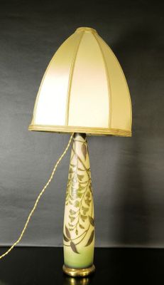 RICHARD. Pied de lampe en verre multicouche à décor d'une br…