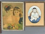 quatre photos encadrées représentant une femme et un enfant