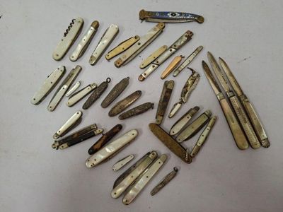 many different types of pocket knives on the table