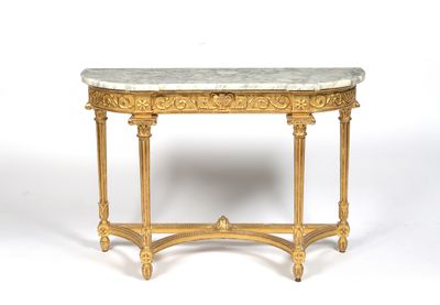 CONSOLE EN BOIS DORE A angles arrondis, reposant sur quatre …