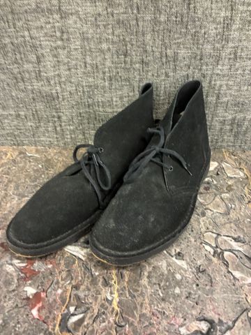 CLARKS Originals – Paire de chaussure en daim ou cuir retourné. P...