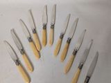 a lot of knives in the shape of a circle