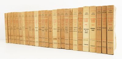 beaucoup de livres empilés les uns sur les autres