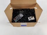 une boîte en carton contenant une télécommande