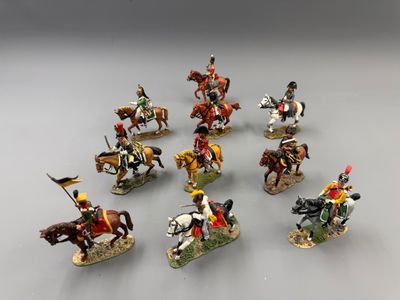 sept figurines de soldats à cheval, armés de lances et de javelots