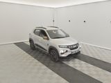 la photo d'une voiture blanche garée dans un garage