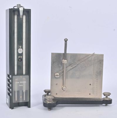 a metal device that is sitting next to a metal object