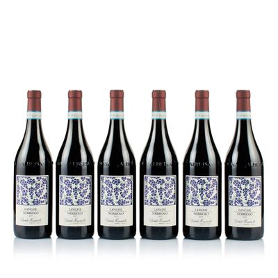 six bouteilles de vin rouge alignées
