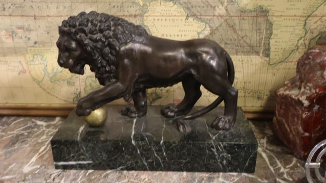 Sculpture en bronze « le lion Medicis » non signé 38 x 15 queue r...