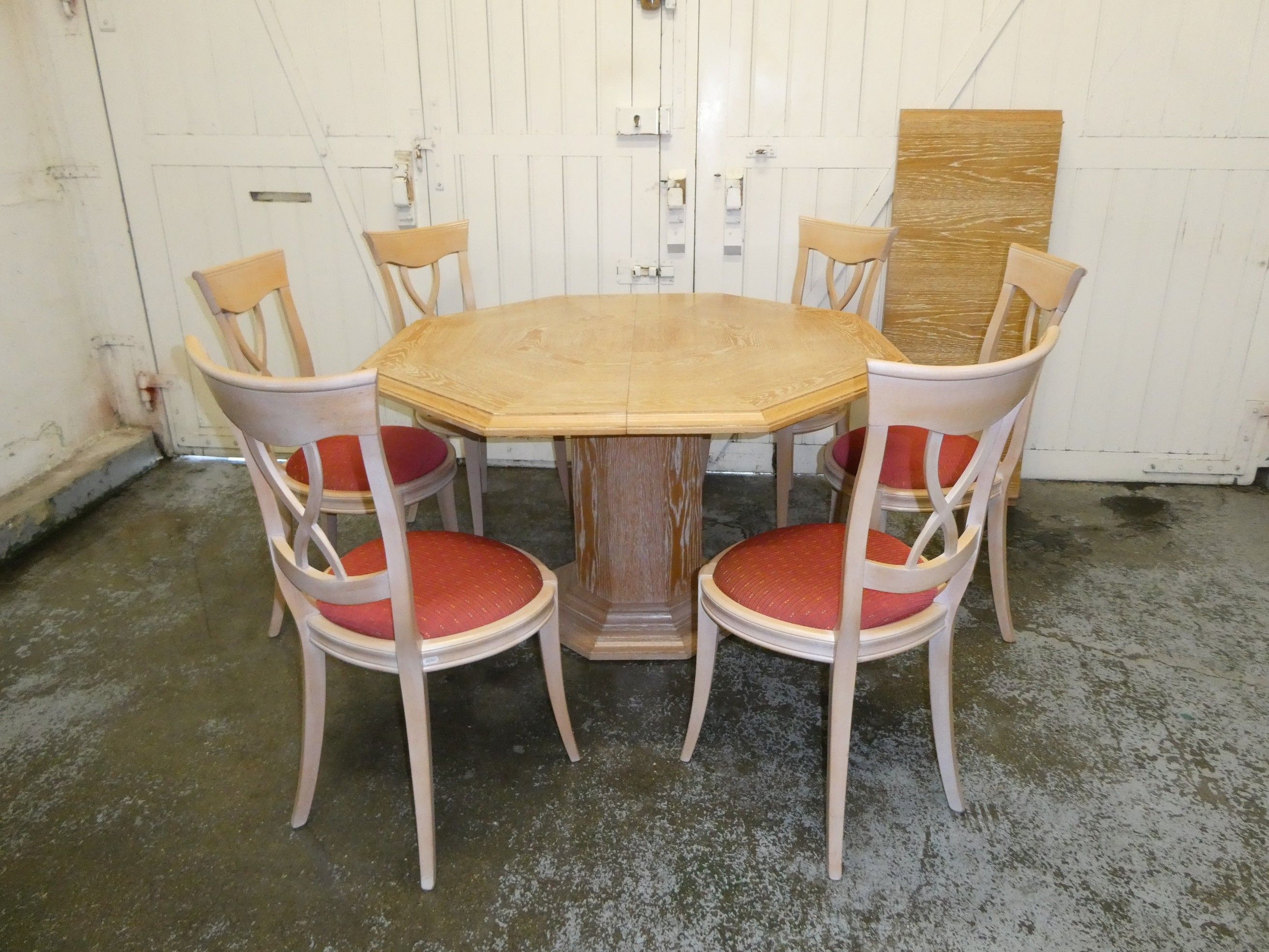 Table octogonale en bois et chêne cérusés - H.