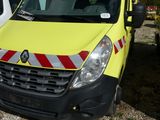 deux ambulances garées l'une à côté de l'autre