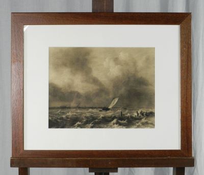 une vieille photo représentant un voilier sur une mer agitée, sous un ciel nuageux