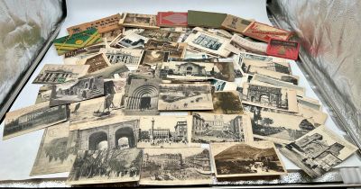 71 / D3 / Lot de cartes postales et carnets de cartes p…