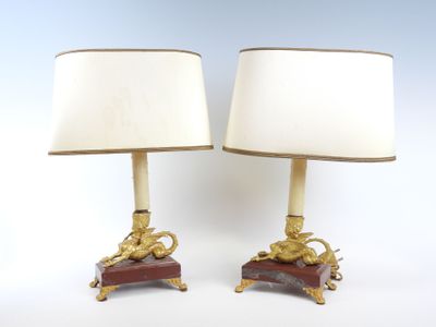 paire de lampes de table anciennes en laiton et marbre, avec abat-jours