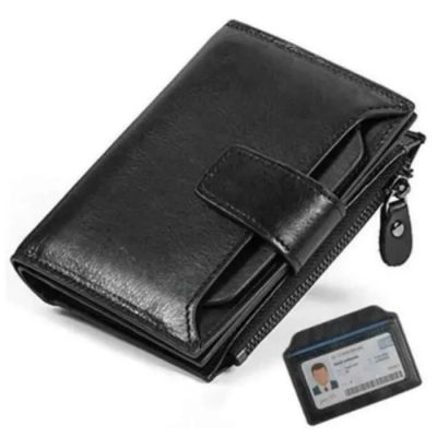 un portefeuille en cuir noir avec un porte-cartes et une carte de crédit