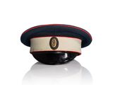 une image représentant un chapeau militaire orné d'une bande rouge et blanche
