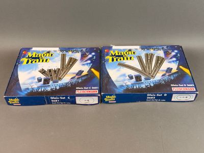 Deux boîtes de « Magic Train » sont posées sur une table.