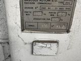 a sign on the side of a building that says bascule autom s g