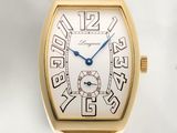 une image d'une montre-bracelet en or avec un cadran blanc
