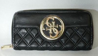 GUESS Pochette en cuir noir matelassé